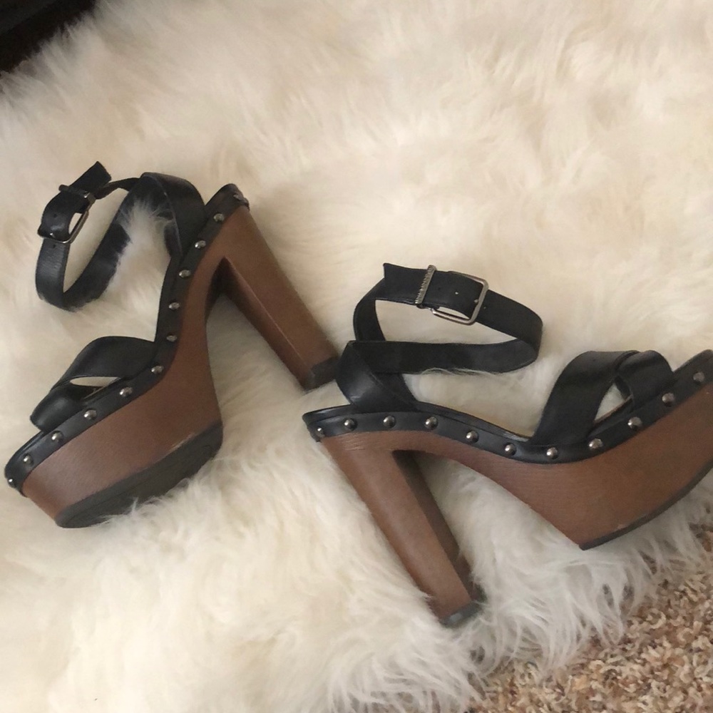Black platform Gianni Bini heels